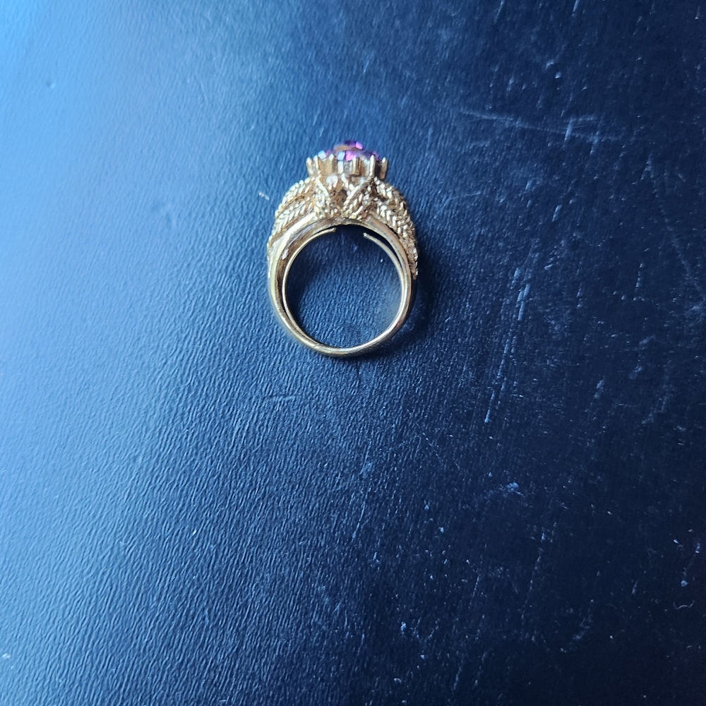Elegant Gold and Red Rhinestone Women's Ring sz 7 - Picture 2 of 6
